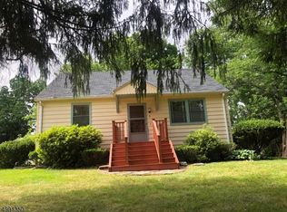 3 Burry Ln, Raritan Twp, NJ 08822