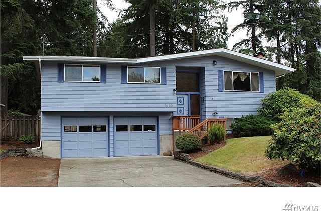 Well cared for split level home in the great Brentwood area.  4 bedrooms, 2 baths and 2 fireplaces!
