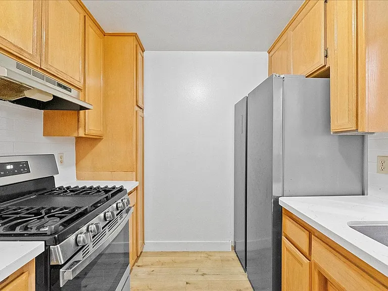 1785 Beloit Ave — Photo 11