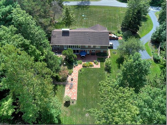 3rd image of 7010 Deepwood Dr