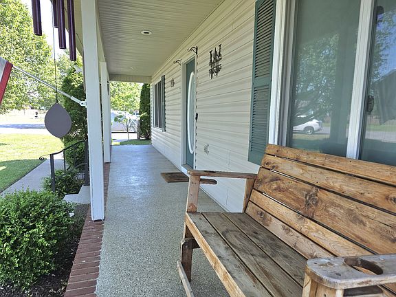 2nd image of 302 Cypress Ct