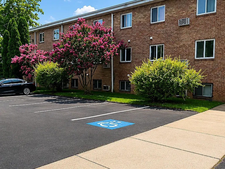 Palmer Court — Photo 6