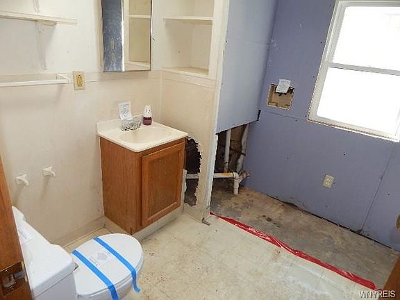 4th image of 366 E Pleasant Ave