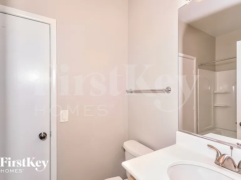 452 Redruth Dr — Photo 13