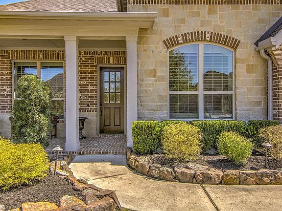 4th image of 1310 Blantyre Way