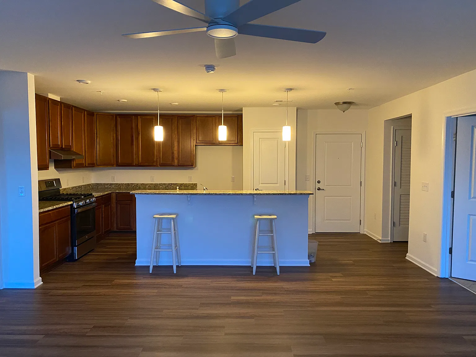 2 bed, 1260 sqft, $2,000 — Photo 2