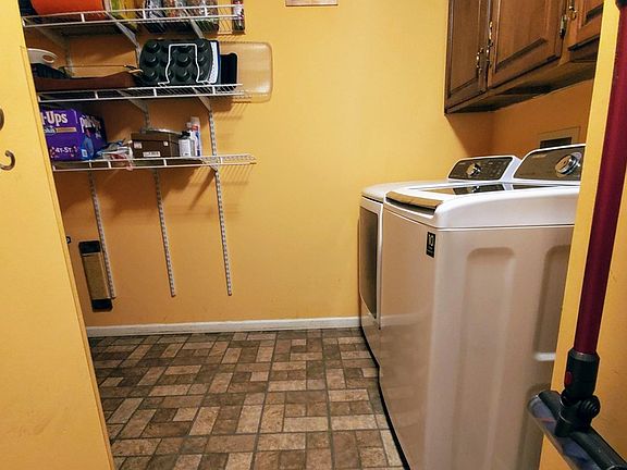 5th image of 28 Country Club Dr APT B