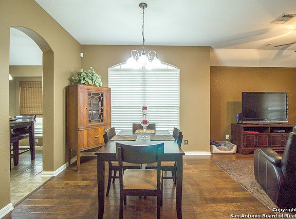 5th image of 504 Ginsberg Dr