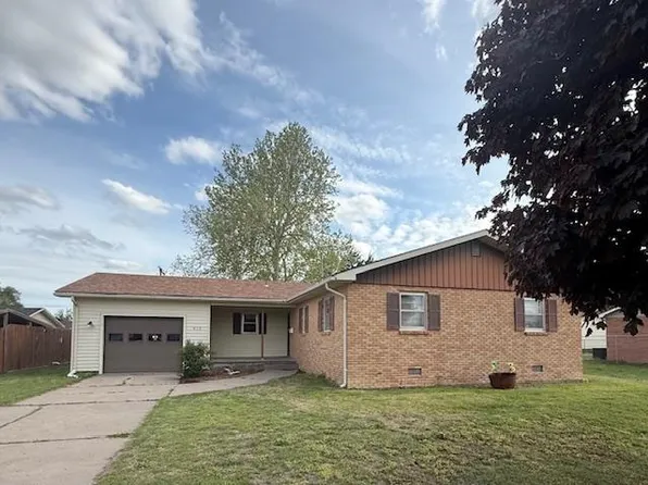 415 W 16th St, Larned, KS 67550