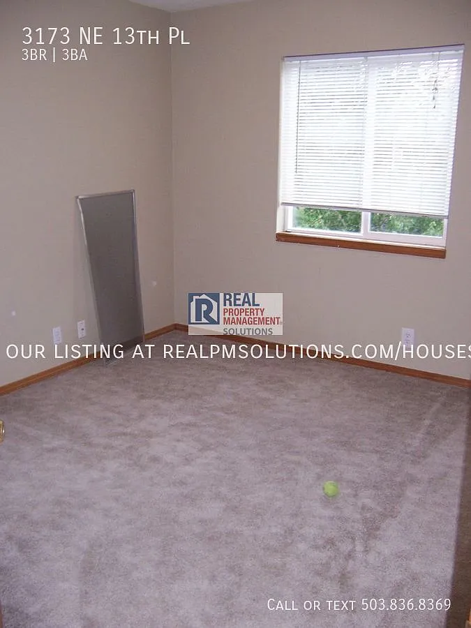 Beautiful Duplex Available Now In Hillsboro!! — Photo 4
