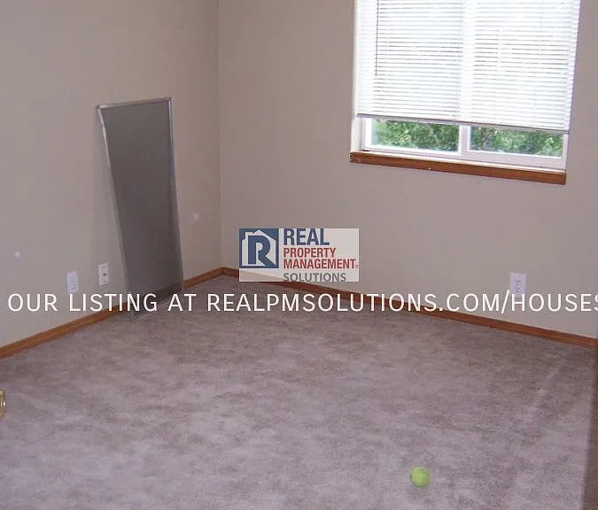 3173 NE 13th Pl — Photo 4