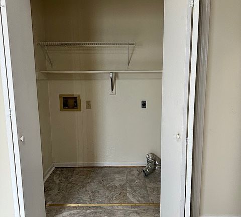 3rd image of 1442 Sandy Cir #1