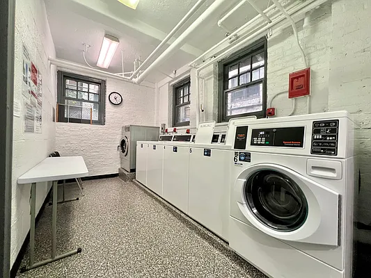 Rented by SERHANT. | media 28