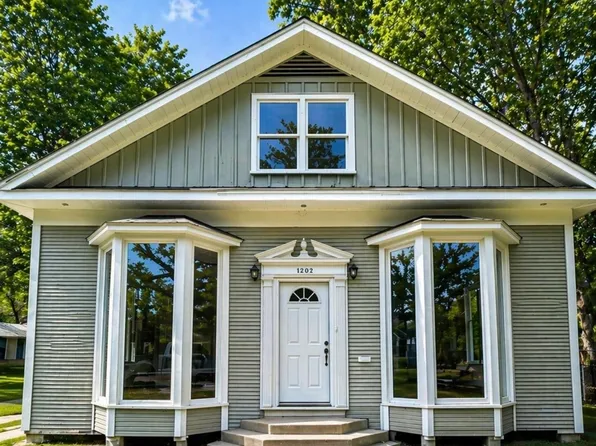 1202 W Cypress Ave, Orange, TX 77630