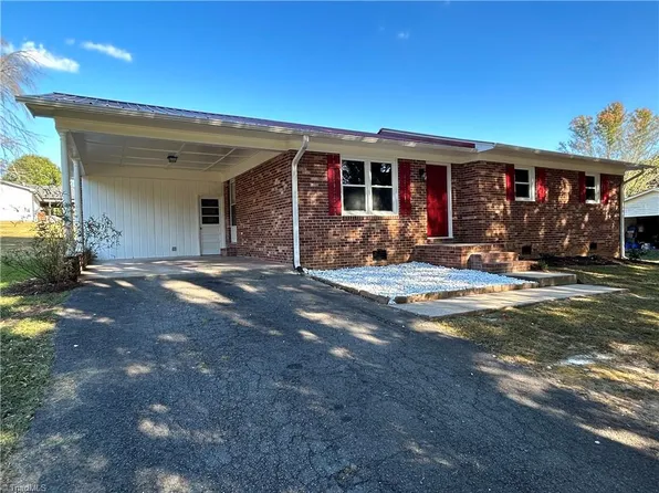 3432 Us Highway 21, Hamptonville, NC 27020