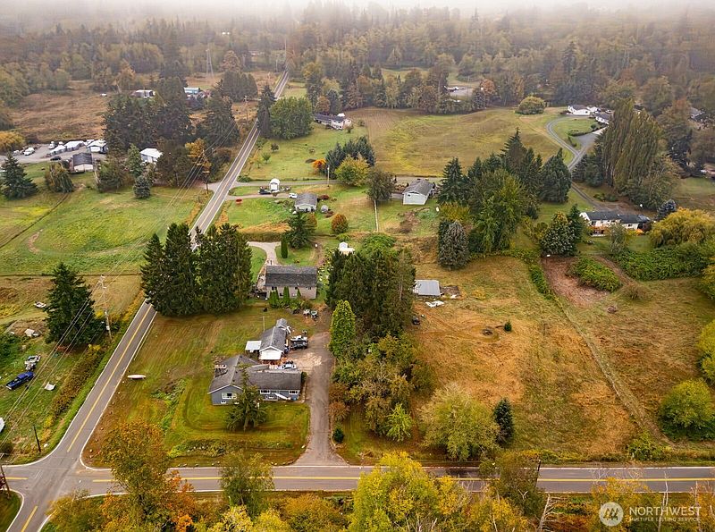 2nd image of 2911 Fox Road