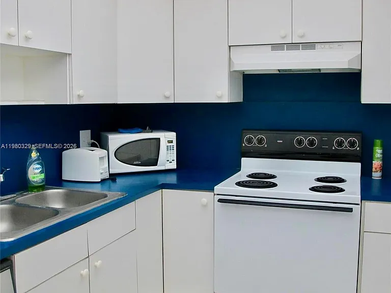 400 Kings Point Dr #812 — Photo 16