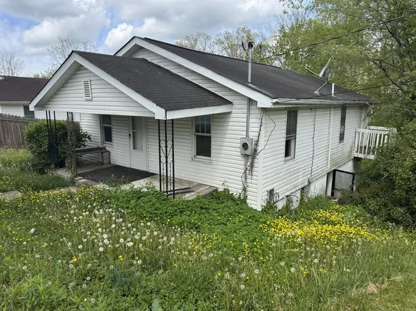 267 Deem St, Sophia, WV 25921