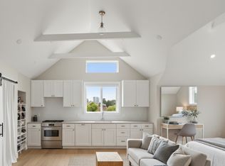 955 W 20th Ave #1, Vancouver, BC V5V1N7