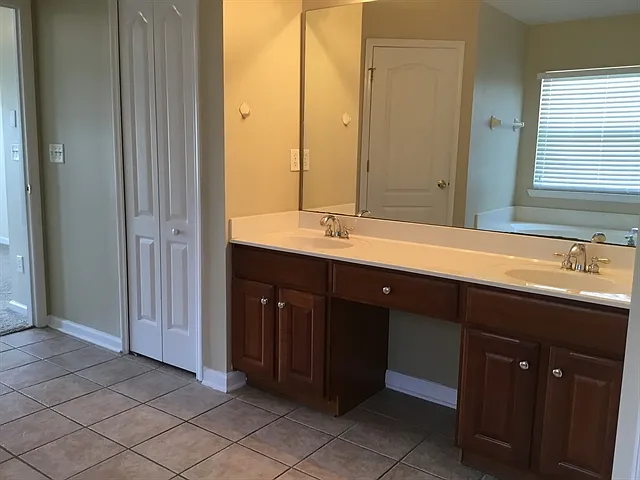 2024 Chaucer Ln — Photo 8