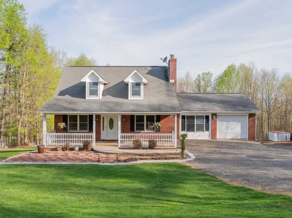 425 Springwillow Dr, Hillsville, VA 24343