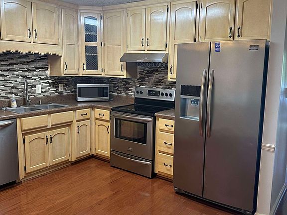 5th image of 811 Jamestown Manor Park