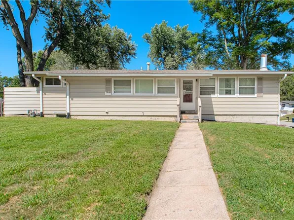 6904 NW Belvidere Pkwy, Kansas City, MO 64152