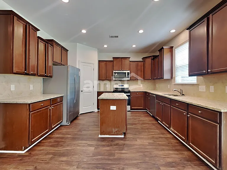 138 Blackwater Way — Photo 3