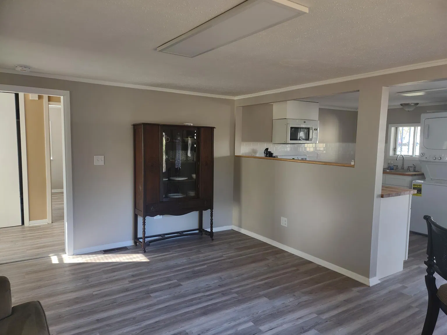 757 W Outer Dr — Photo 3