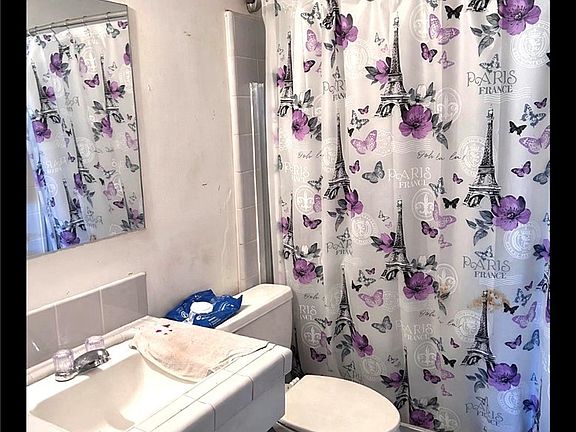 4th image of 15403 Los Robles Ave