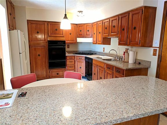 3rd image of 1451 Stanford Dr