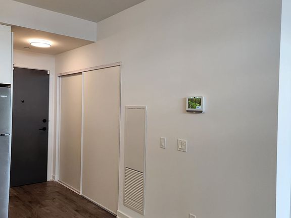 4th image of 1010 Dundas St E Unit 521