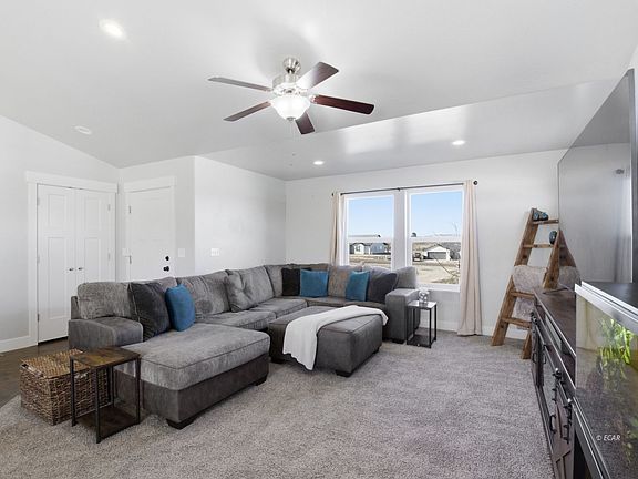 5th image of 224 Spring Creek Pkwy