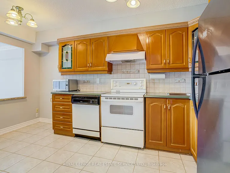 250 Scarlett Rd #206 — Photo 16