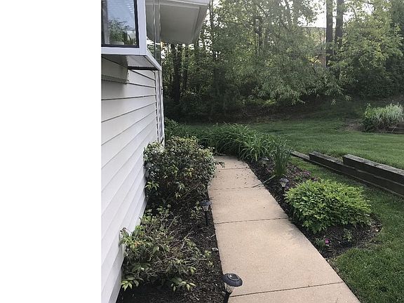 5th image of 133 W Thomas Ct
