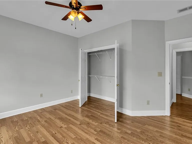 1085 Castle Pointe Ln — Photo 12