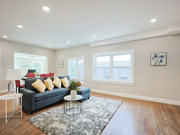 4th image of 11 Watson St #2