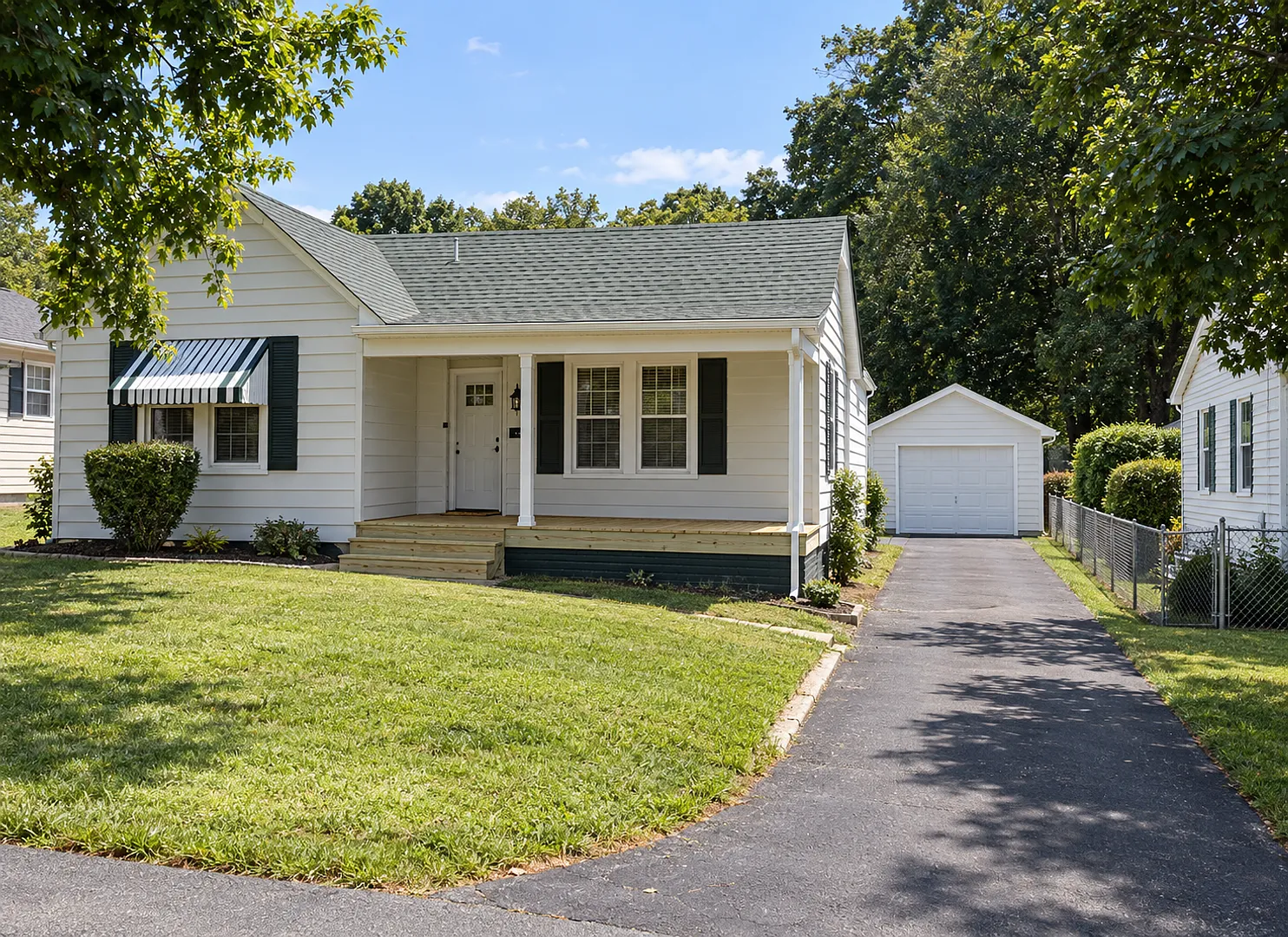 3 Bed / 1 Bath Renovated Home with Detached Garage Kingsport — Photo 1