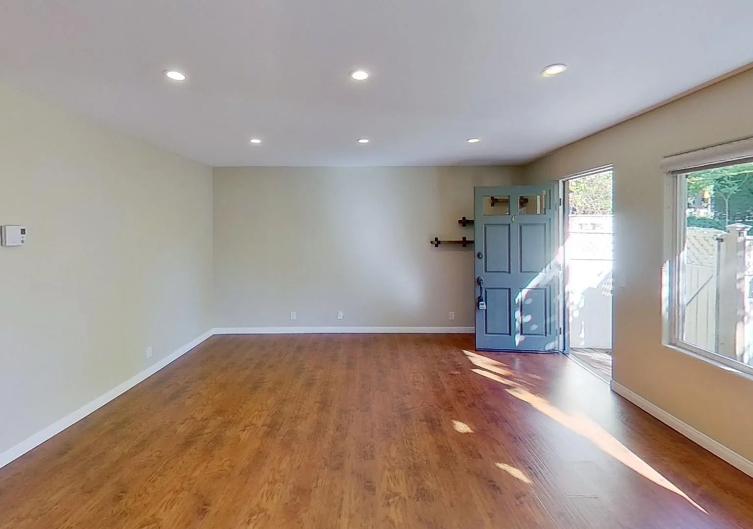 Spacious 2 Bed / 2 Bath Uptown Santa Barbara Condo - Laundry + pet friendly! — Photo 2