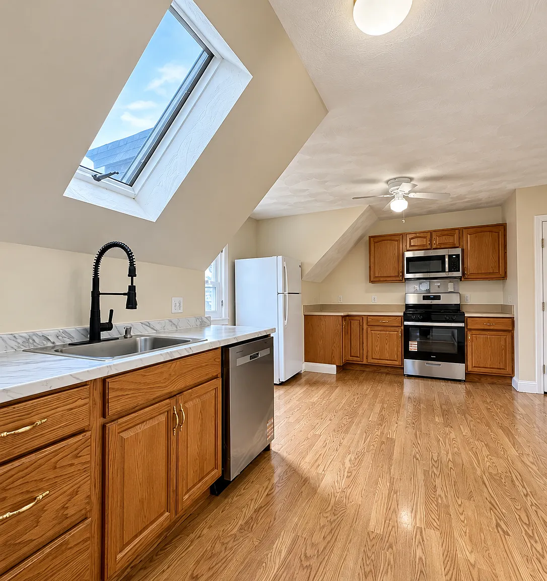 3 bed, 1000 sqft, $2,700 — Photo 1