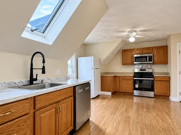 56 Rogers Ave Floor 3, Lynn, MA 01902