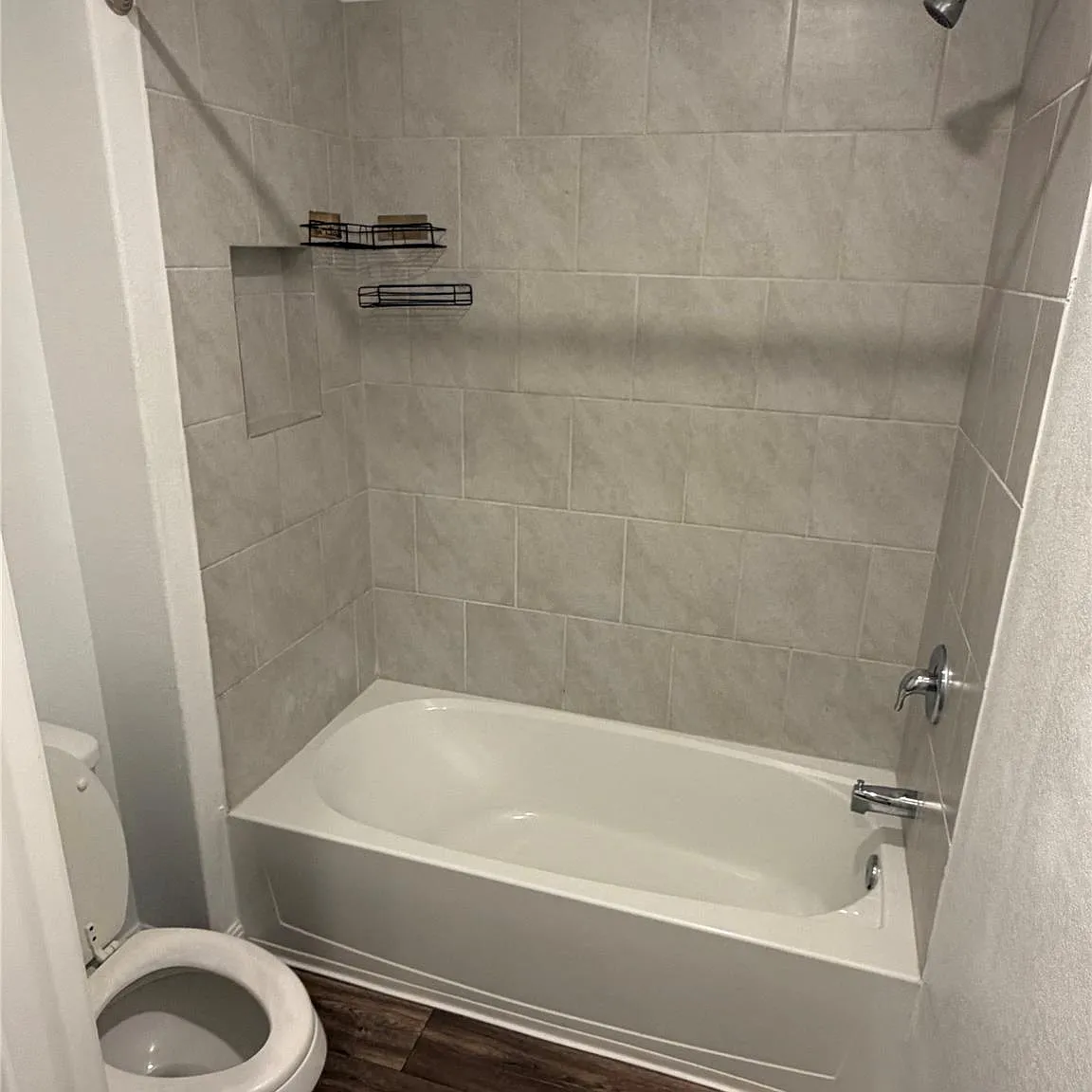 5 bed, 2.5 bath, 2533 sqft, $2,100 — Photo 4