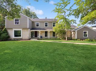 7 Sheffield Ln, Oak Brook, IL 60523