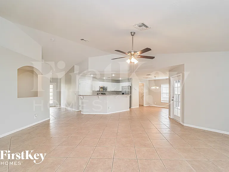 2731 SW 2nd Ln — Photo 5