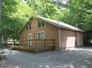 1064 Country Place Dr, Tobyhanna, PA