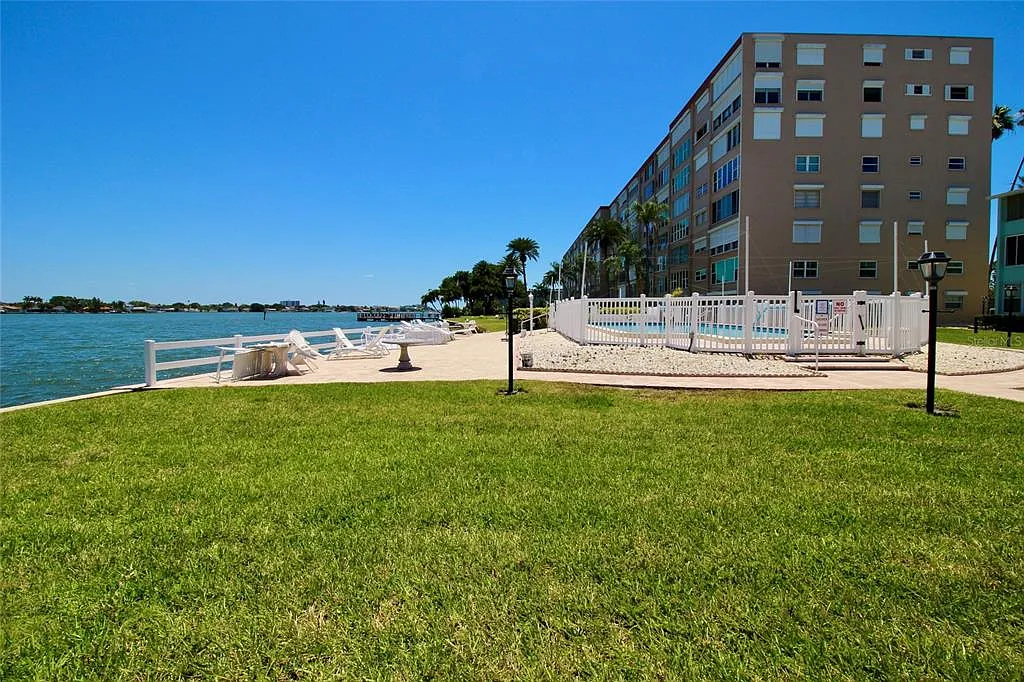 2 bed, 2.0 bath, 1110 sqft, $2,400 — Photo 4