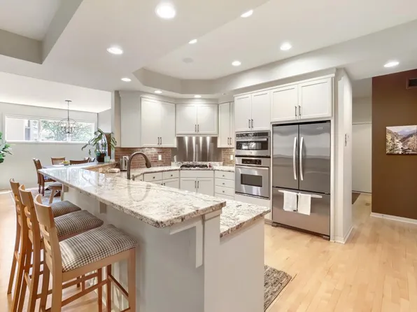 1340 Waterford Dr, Golden Valley, MN 55422