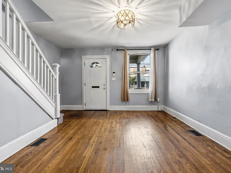 1516 N Luzerne Ave — Photo 9