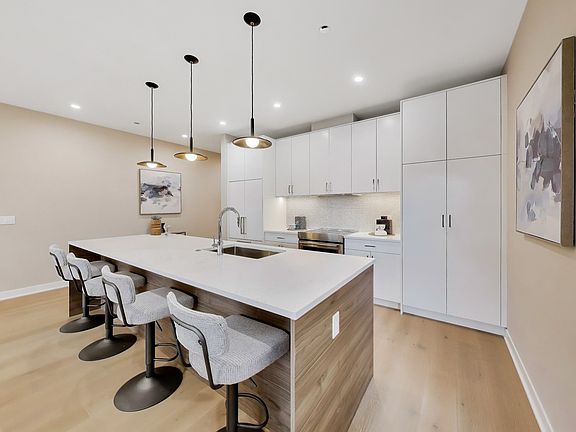 3rd image of 5114 S Kenwood Ave #3B
