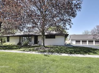 810 Bunker St, Woodstock, IL 60098